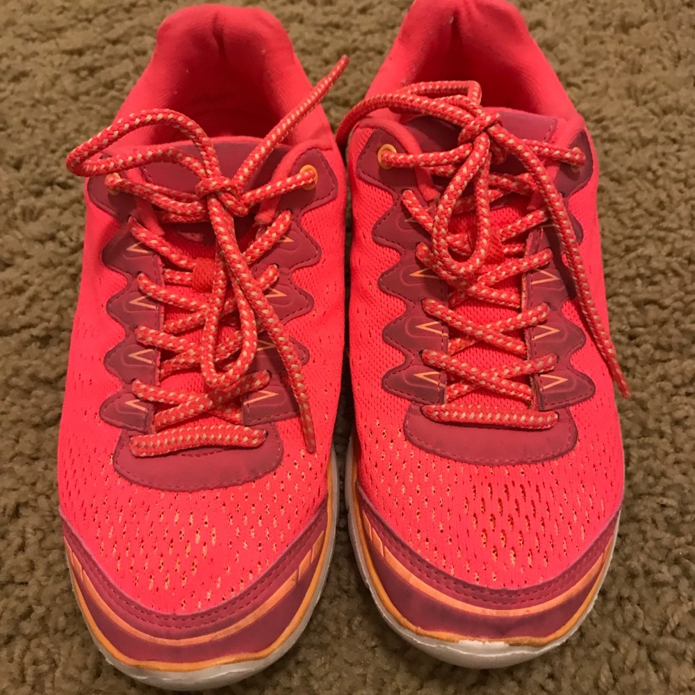 Hot pink/coral lightweight tennis shoes